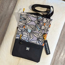 Load image into Gallery viewer, Sherpani Crossbody Purse